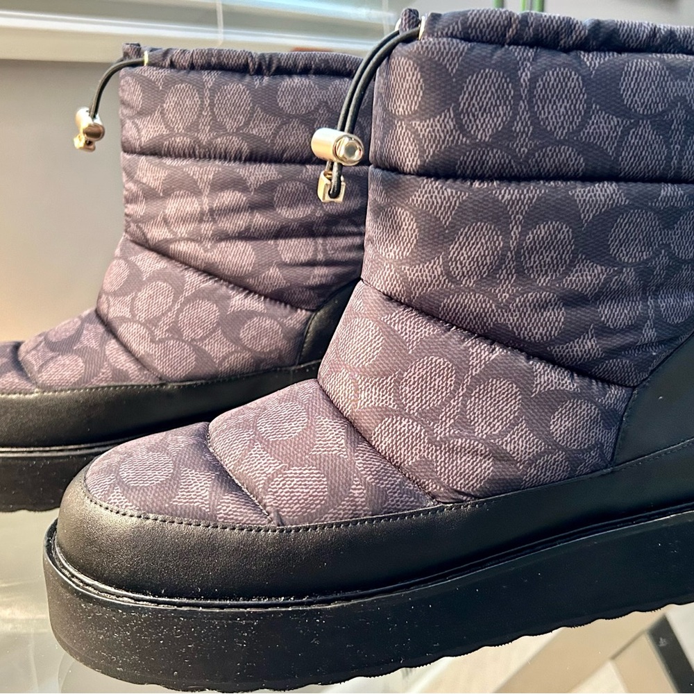 Coach logo platform winter boots. Size 9M, EUC.